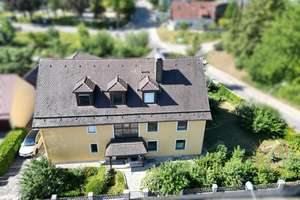 Attraktives 4-Parteienhaus auf Plateau-Eckgrundstück mit unverbaubarem Blick auf die Befreiungshalle