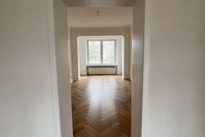 Schicke 3-Zimmer-Wohnung mit Balkon im 1. OG in Düsseldorf-Eller – Am Krahnap 52, 40229 Eller, Düsseldorf – Vorschaubild 1