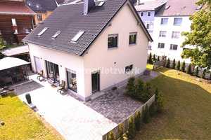 ***Modernes Massivbau-Haus mit Energieeffizienz und hochwertiger Ausstattung*** – Hof – Vorschaubild 2