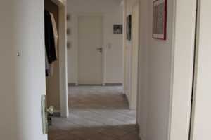 Unterbilk: Moderne 3-Zi.-Wohnung in direkter Nachbarschaft zum Medienhafen mit Einbauküche – Volmerswerther Straße 57, 40221 Düsseldorf – Vorschaubild 3