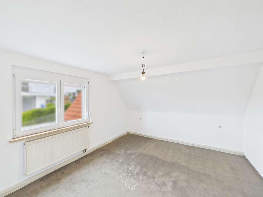 Immobilie in Helmstadt - Großzügiges Wohnhaus mit Garten, Balkon und Werkstattflächen - Bild 4