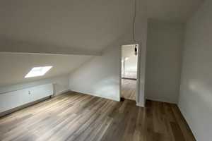 Renovierte 3,5 Zimmer DG-Wohnung mit Küche & Blick ins Grüne in Bochum Werne! – Kreyenfeldstraße 102, 44894 Bochum – Vorschaubild 4