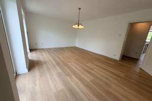 Zentral & absolut ruhig wohnen: Frisch sanierte 3-ZKB mit Balkon in Siegen – Rosterstraße 43, 57074 Siegen, Siegen – Vorschaubild 3