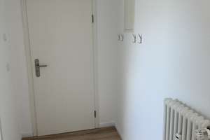 Zwei Zimmer in Wuppertal:  ruhiges und gepflegtes Mehrfamilienhaus. – Steinenfeld 44, 42107 Elberfeld, Wuppertal – Vorschaubild 2