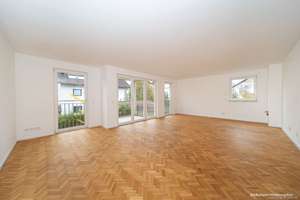 Trudering : Großzügige 3-Zimmer-Wohnung (Baujahr 2007) mit Balkon, Tageslichtbad & Stellplatz!
