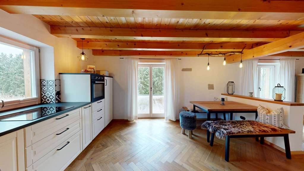 Immobilie in Neureichenau - Modernisiertes Landhaus mit Pool, beheizter Doppelgarage und Ausbaupotenzial in Neureichenau - Bild 3