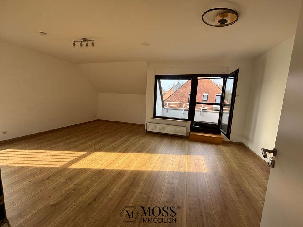 Immobilie in Monheim am Rhein - Großzügige Vier-Zimmer-Wohnung mit Logia und Tiefgaragenstellplatz im Österreichviertel - Bild 3