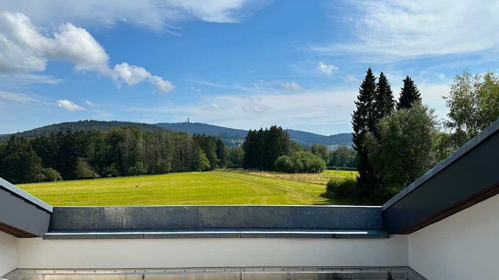 Immobilie in Schmitten - Renovierungsbedürftige 4,5-Zimmer Dachgeschosswohnung in Schmitten im Taunus - Bild 1