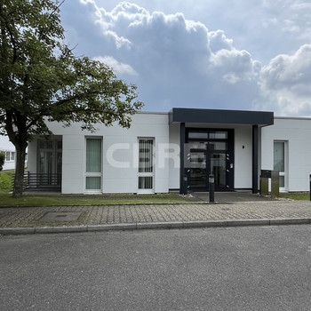 Effizient geschnittene Büroeinheit am Flughafen