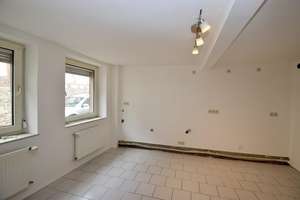 Zweifamilienhaus mit Nebengebäude in Pflaumheim  – Die vollständige Adresse der Immobilie erhältst du vom Anbieter., 63762 Großostheim – Vorschaubild 5
