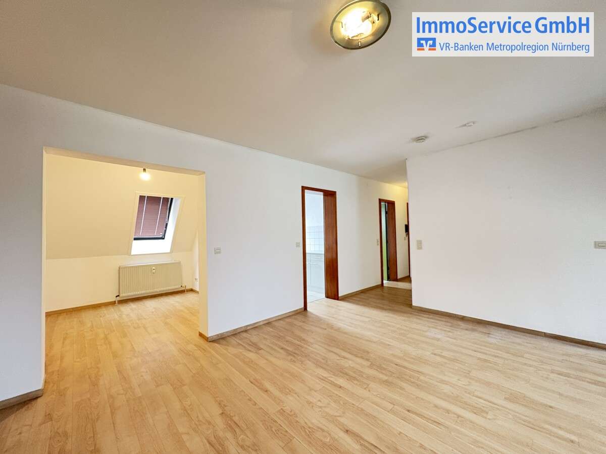 Gepflegte 2-Zimmer Dachgeschoss Wohnung im Herzen von Feucht!, Nürnberger Land Kreis – Bild 4