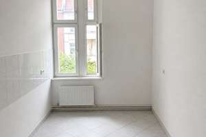 Bezugsfreie Altbauwohnung mit Balkon und Erker in phänomenaler Charlottenburger Lage – Helmholtzstraße 24, 10587 Charlottenburg, Berlin – Vorschaubild 4