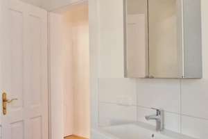 Schöne 2-Zimmer Wohnung mit Balkon im 1. OG in Augsburg Innenstadt – Die vollständige Adresse der Immobilie erhältst du vom Anbieter., 86152 Georgs- und Kreuzviertel, Augsburg – Vorschaubild 4