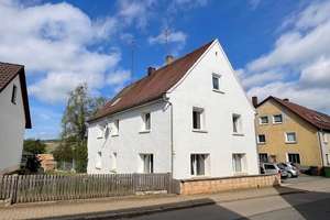 Ein-/Zweifamilienhaus mit viel Platz

 – Die vollständige Adresse der Immobilie erhältst du vom Anbieter., 91719 Heidenheim – Vorschaubild 1