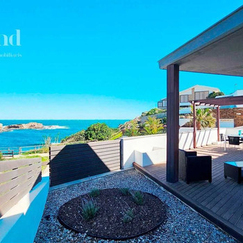 Exklusives Luxushaus in Port de la Selva mit Meerblick und nur wenige Meter vom Strand entfernt.