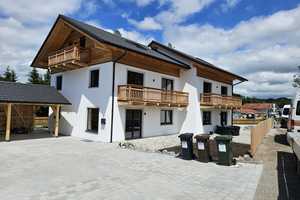 Doppelhaushälfte in Bad Heilbrunn zu vermieten, Holzhaus KFW40, Niedrigenergiehaus – Bierhäuslweg 17, 83670 Bad Tölz-Wolfratshausen (Kreis) – Vorschaubild 1