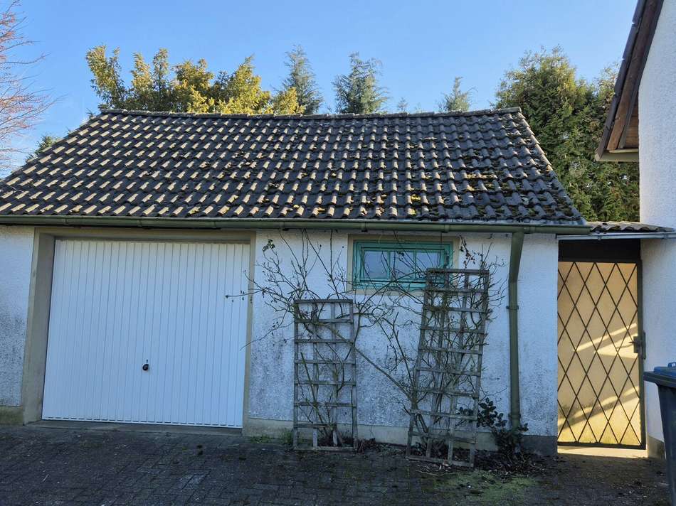 Garage + Fahrradraum/Geräterau