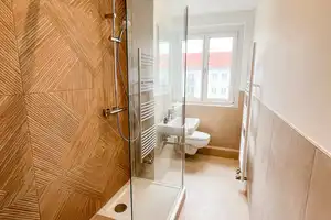 Erstbezug nach Sanierung - helle 2-Raumwohnung mit Einbauküche, modernem Badezimmer und Balkon – Franz-Mehring-Straße 51, 1237 Dresden – Vorschaubild 1