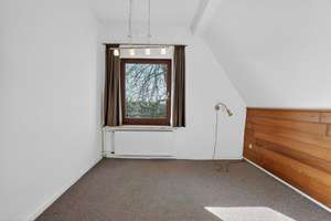 Platz ohne Ende! 6-Zimmer-Haus mit 970 m² Garten & Garage in Nordenham – Die vollständige Adresse der Immobilie erhältst du vom Anbieter., 26954 Nordenham – Vorschaubild 15