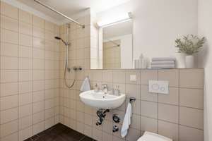 Focus Homes: Möbliertes 1-Zimmer-Apartment über den Dächern Kölns – Overbeckstraße 2-4, 50823 Neuehrenfeld, Köln – Vorschaubild 2