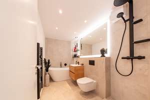 Frisch sanierte 2-Zimmer-Wohnung mit gehobener Ausstattung und Tiefgaragenstellplatz