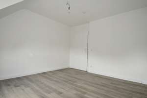 Renovierte Dachgeschosswohnung sucht netten Mieter! – Höchstestraße 13, 45883 Heßler, Gelsenkirchen – Vorschaubild 9