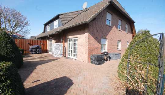 Bild von Doppelhaushälfte zur Eigennutzung zzgl. 2 Wohnungen – Ihre Chance auf ein flexibles Wohnkonzept