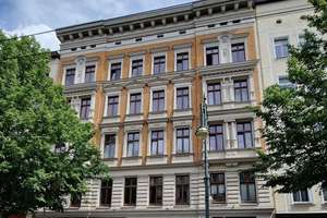 Helle 5-Zimmer-Wohnung mit Balkon und 129,84 m² Wohnfläche in Magdeburg