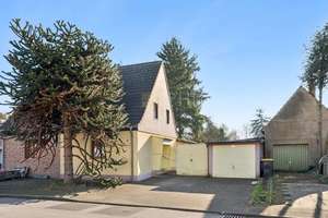 Seltene Gelegenheit: Doppelhaushälfte auf 1.215 m² Grundstück in Bedburg – Die vollständige Adresse der Immobilie erhältst du vom Anbieter., 50181 Bedburg – Vorschaubild 2