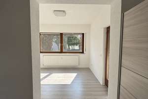 Riesiges WG Zimmer für Single oder Paare ab sofort verfügbar!