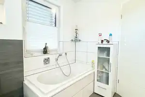 Atemberaubendes Einfamilienhaus mit Doppelgarage und großem Garten in Toplage! – Salzgitter – Vorschaubild 10