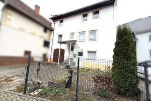 SOLIDES ZUHAUSE MIT GESTALTUNGSSPIELRAUM - BEREIT FÜR IHRE IDEEN! – Die vollständige Adresse der Immobilie erhältst du vom Anbieter., 36199 Rotenburg an der Fulda – Vorschaubild 2