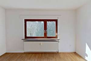 Schöne 2-Zi.-Dachgeschosswohnung mit Tageslichtbad
