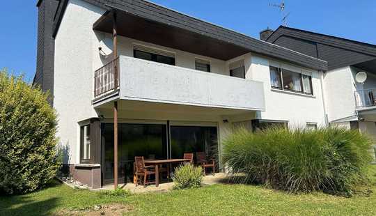 Bild von Gemütliche Doppelhaushälfte mit versetzten Ebenen und großem Garten in Aumenau