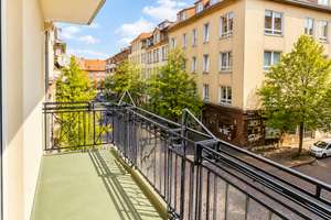 Altbaucharme in Kiel-Gaarden: helle 3-Zimmer-Wohnung mit 2 Balkonen – WG-geeignet – Die vollständige Adresse der Immobilie erhältst du vom Anbieter., 24143 Gaarden-Ost, Kiel – Vorschaubild 3