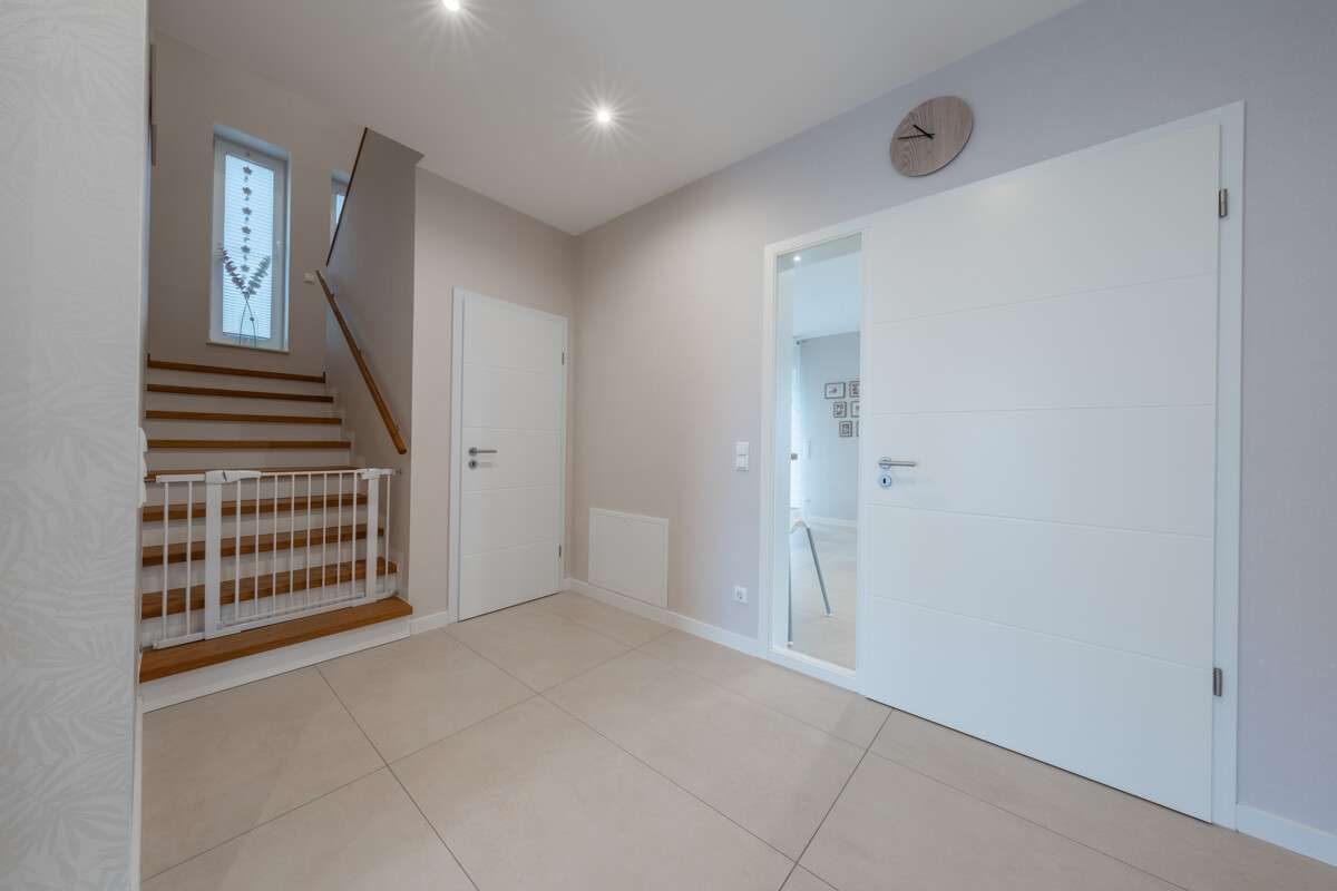 Immobilie in Bippen - Modernes Familienanwesen

Großzügigkeit, Design und Zukunftssicherheit in perfekter Harmonie - Bild 19