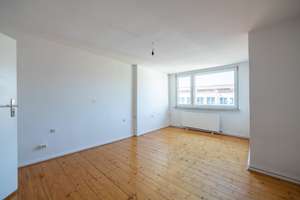 3-Zimmer Dachgeschosswohnung in Charlottenburg bezugsfrei! – Am Bahnhof Westend 6, 14059 Charlottenburg, Berlin – Vorschaubild 1