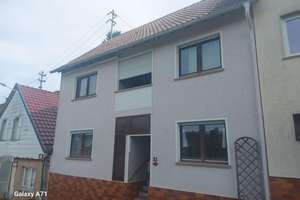 Preisreduzierung! Reihenhaus mit Garage und viel Potenzial in Callbach zu verkaufen. – Die vollständige Adresse der Immobilie erhältst du vom Anbieter., 67829 Callbach – Vorschaubild 1