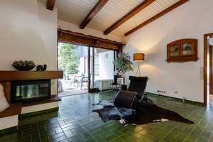 Villa mit zwei Wohneinheiten in Toplage: Haus mit Potenzial zur individuellen Verwirklichung