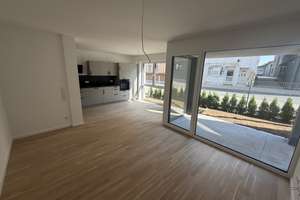 Erstbezug einer hochwertigen 2,5-Zimmer-Wohnung mit EBK, Terrasse und Garten am Stadtpark