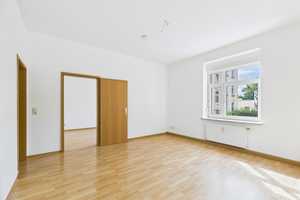 Gemütliche 3-Raum Erdgeschosswohnung mit Jalousien – Kaiserstraße 46, 8209 Vogtlandkreis – Vorschaubild 2