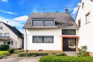 Trier- Tarforst: Mehrfamilienhaus in solidem Zustand mit Traumausblick, Garage, Stellplätze, Garten – Die vollständige Adresse der Immobilie erhältst du vom Anbieter., 54296 Tarforst, Trier – Vorschaubild 2