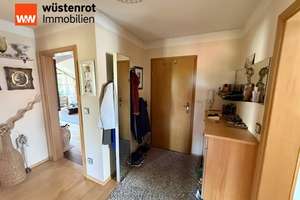 Sonnige Dachgeschosswohnung mit 2 Balkonen und Weitblick in ruhiger Lage von Waging am See! – Die vollständige Adresse der Immobilie erhältst du vom Anbieter., 83329 Waging am See – Vorschaubild 3