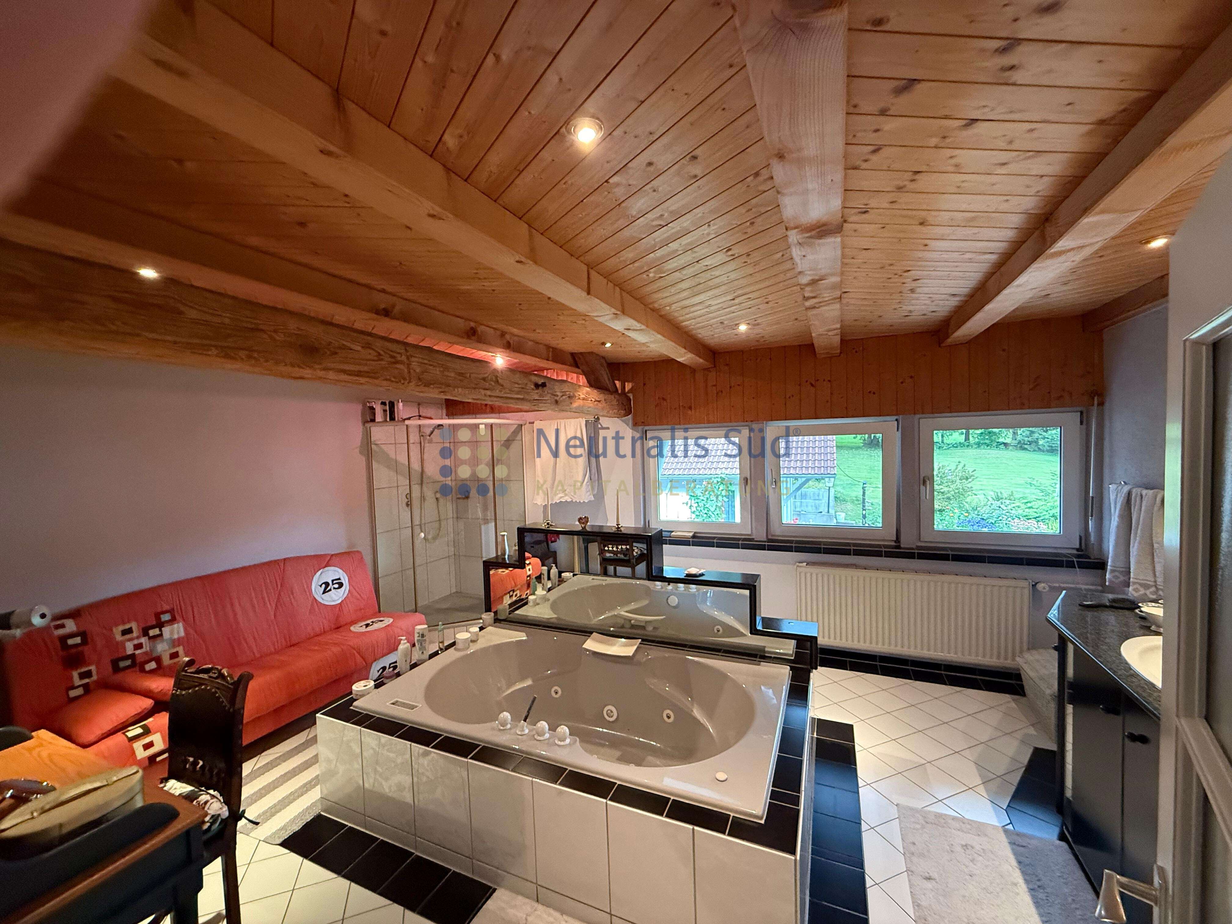 Immobilie in Wolfegg - Wunderschönes Bauernhaus auf 1.325 m² Grund mit gepflegtem Garten und Gartenhaus (frei zur Übergabe) - Bild 7