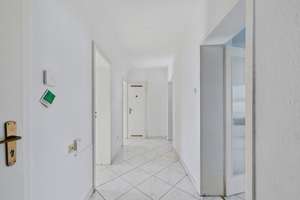 Gepflegte 3-Zimmer-Wohnung mit zwei Balkonen in bester Lage der Karlsruher Weststadt – Die vollständige Adresse der Immobilie erhältst du vom Anbieter., 76185 Weststadt, Karlsruhe – Vorschaubild 2