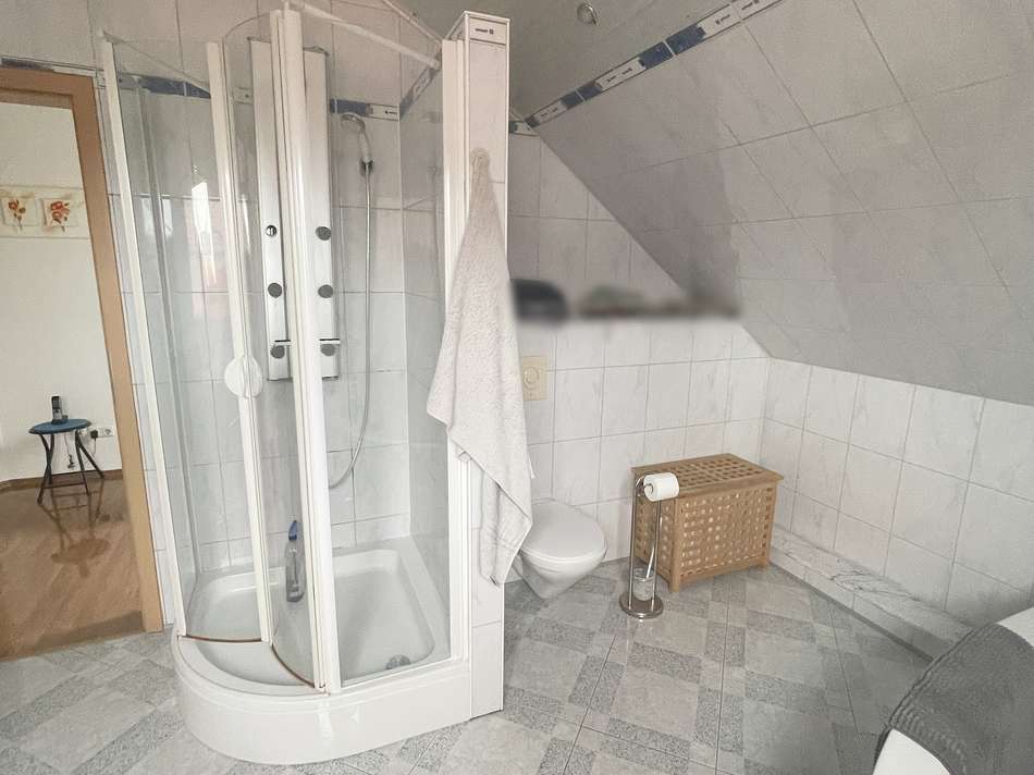 Badezimmer DG Bild 3