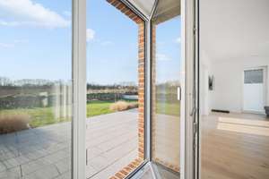 Repräsentatives und energieeffizientes Einfamilienhaus in ruhiger Feldrandlage – Die vollständige Adresse der Immobilie erhältst du vom Anbieter., 24235 Laboe – Vorschaubild 24
