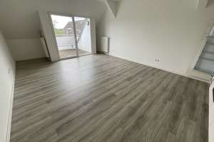 Geräumige 2 Zimmer- Wohnung mit Wohnküche, Balkon und Duschbad im Dachgeschoss – Vorwerker Str. 107, 23554 Sankt Lorenz Nord, Lübeck – Vorschaubild 3