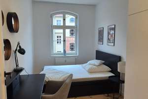 ANFRAGEN ÜBER DAS KONTAKTFELD! Schöne, möblierte und WG-geeignete 3-Zimmer-Wohnung im Altbaudenkmal