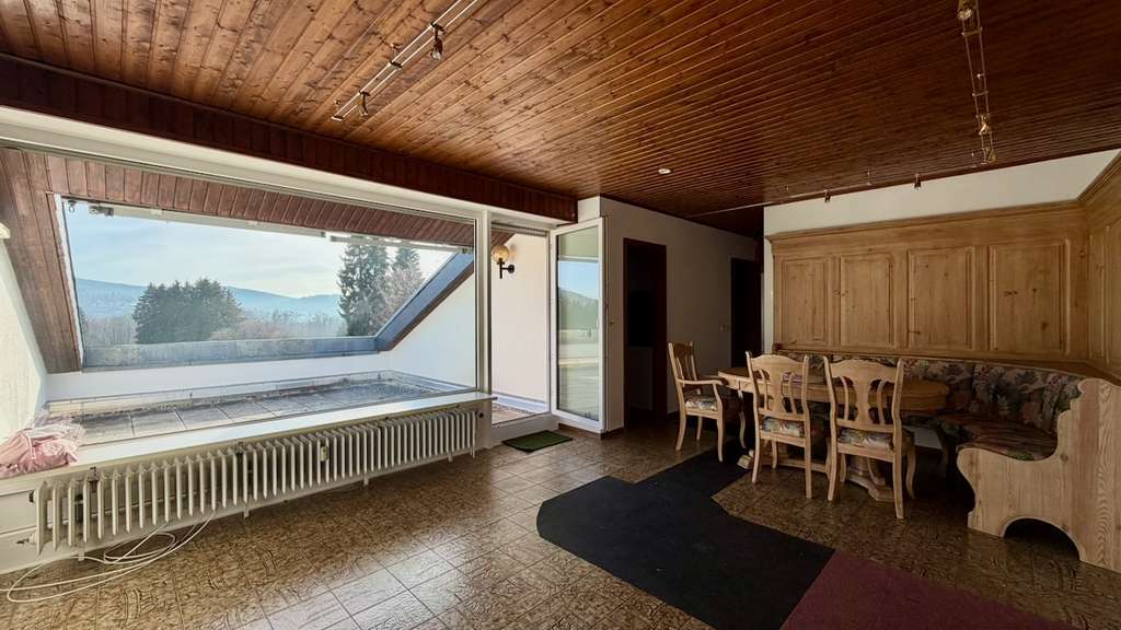 Immobilie in Schmitten - Renovierungsbedürftige 4,5-Zimmer Dachgeschosswohnung in Schmitten im Taunus - Bild 3